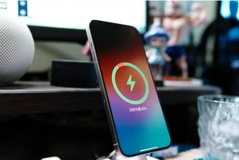 祁县苹果15换屏服务分享用什么充电器给iPhone15充电更好 